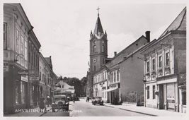 Amstetten. Rathausstraße mit Geschäfte, 1956
